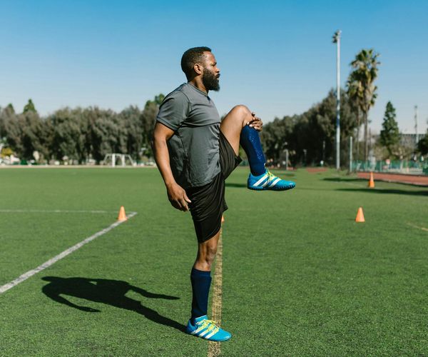 A focused man getting ready for a workout session.