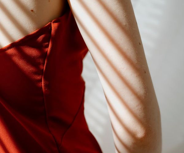 Abstract image showing lines connecting head silhouette to body.